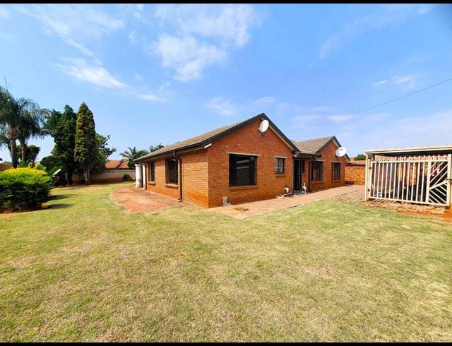 4 BEDROOM HOUSE FOR SALE IN THE ORCHARDS